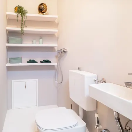 Urbanicooh Monticelli 4 דירה *