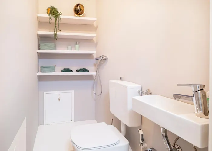 Urbanicooh Monticelli 4 شقة *